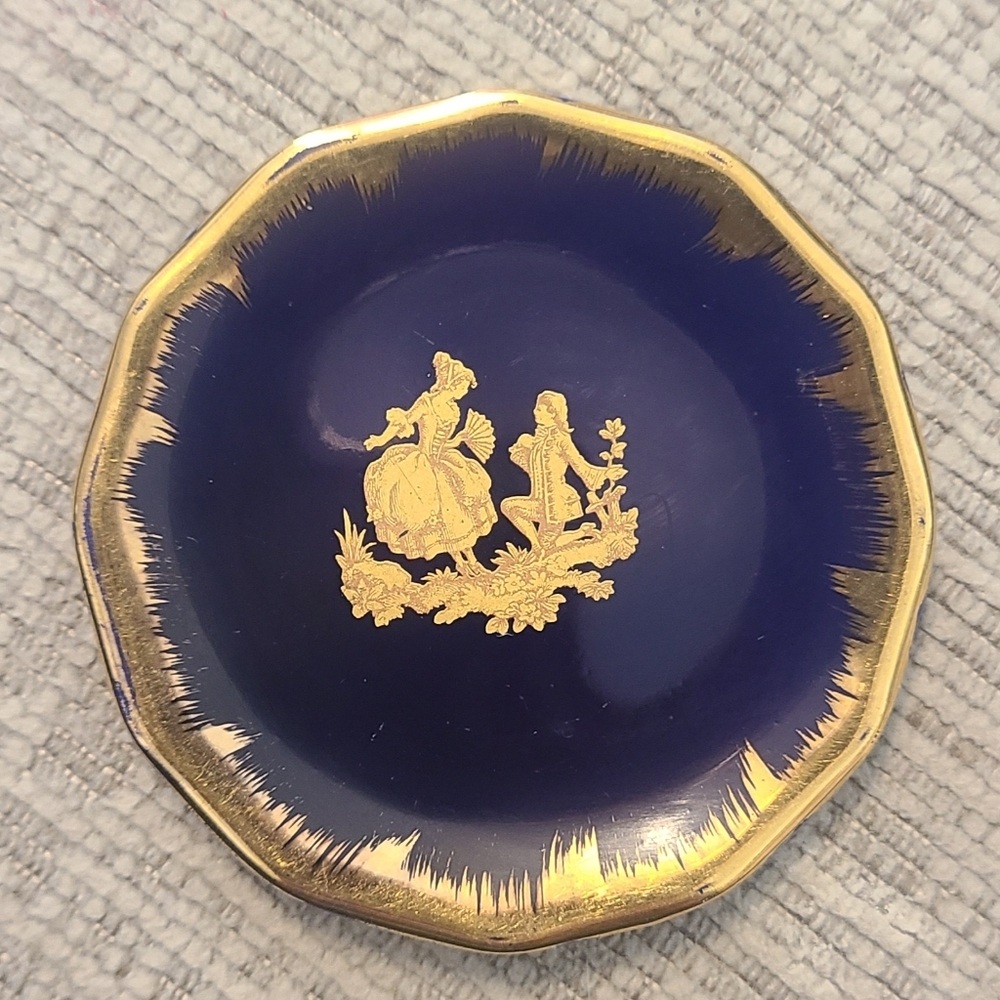 2-3/4" LIMOGES Porcelain Trinket Dish COURTING COUPLE